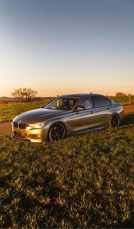 Gebraucht BMW 330 252 PS (185 kW) 2017 Gold Limousine