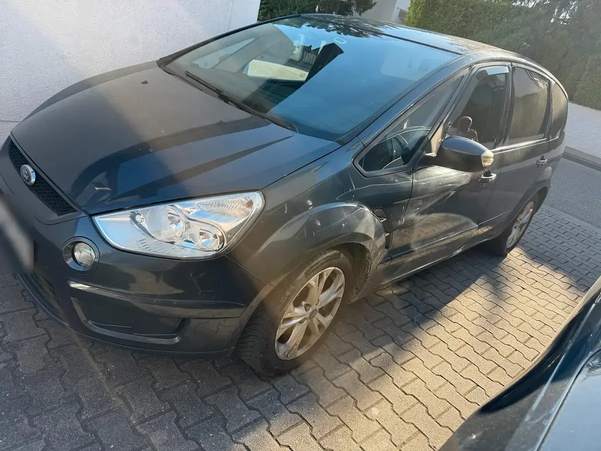 Gebraucht Ford S-MAX 140 PS (102 kW) 2026 Silber Van / Kleinbus