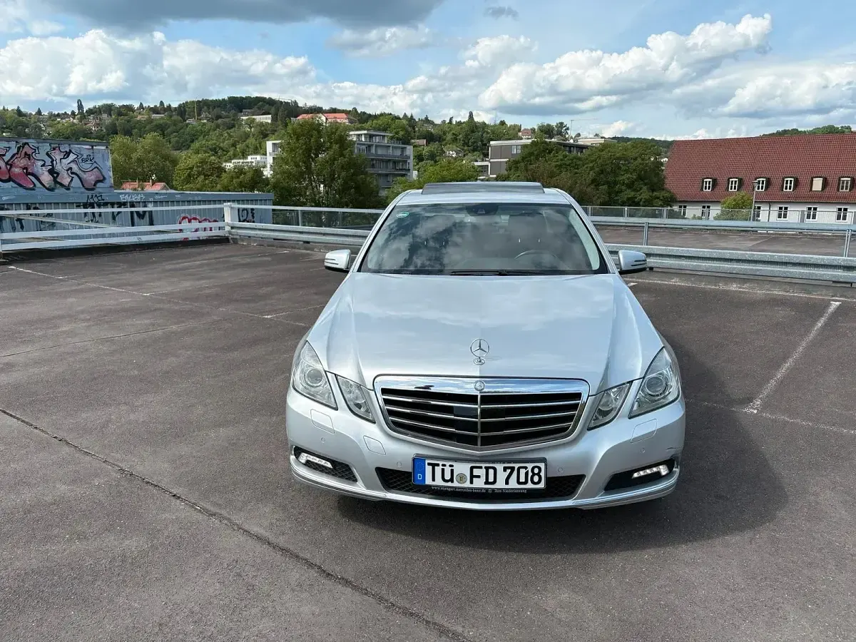 Gebraucht Mercedes E350 211 PS (155 kW) 2010 Silber Limousine