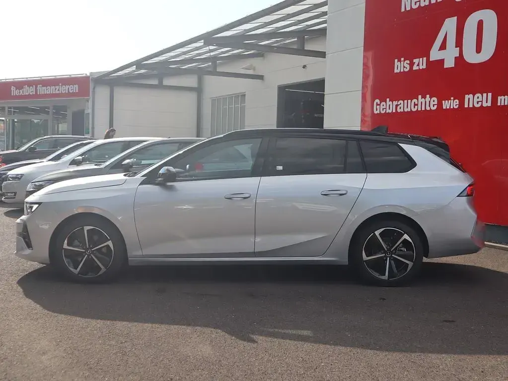 Neu Opel Astra 131 PS (96 kW) 2025 Kristallsilbermet. Kleinwagen