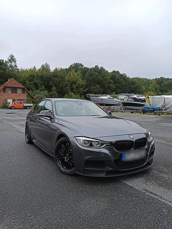 Grau Gebraucht 2015 BMW 335 M Performance Limousine | 28.000 € (Etwas zu teuer) - Bild 1/4