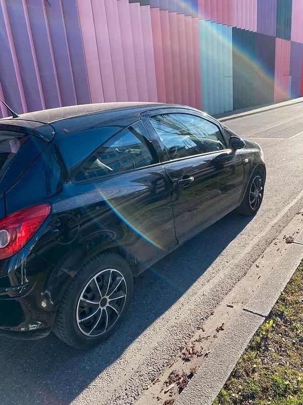 Gebraucht Opel Corsa 90 PS (66 kW) 2010 Schwarz Kleinwagen