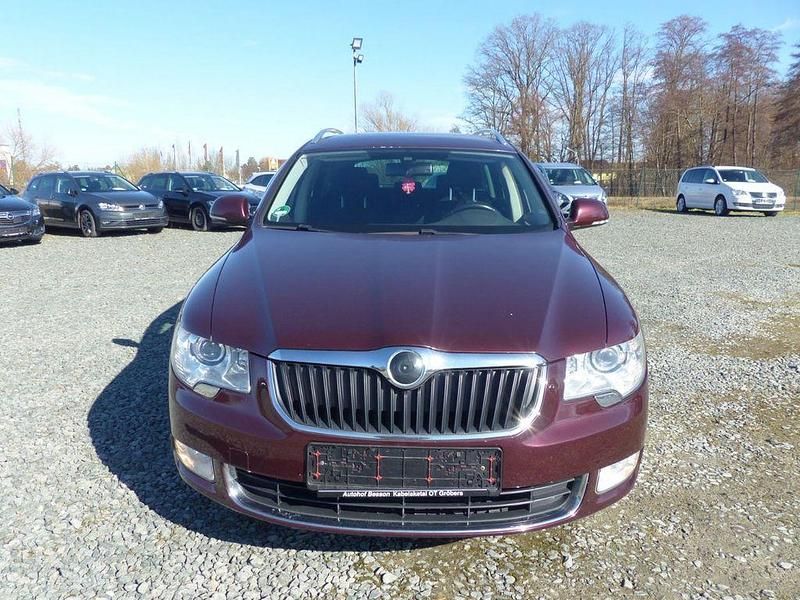 Gebraucht Skoda Superb Elegance 160 PS (117 kW) 2012 Rot Kombi