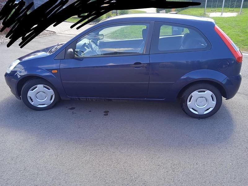 Blau Gebraucht 2004 Ford Fiesta Kleinwagen | 1.400 € (Fairer Preis) - Bild 1/4