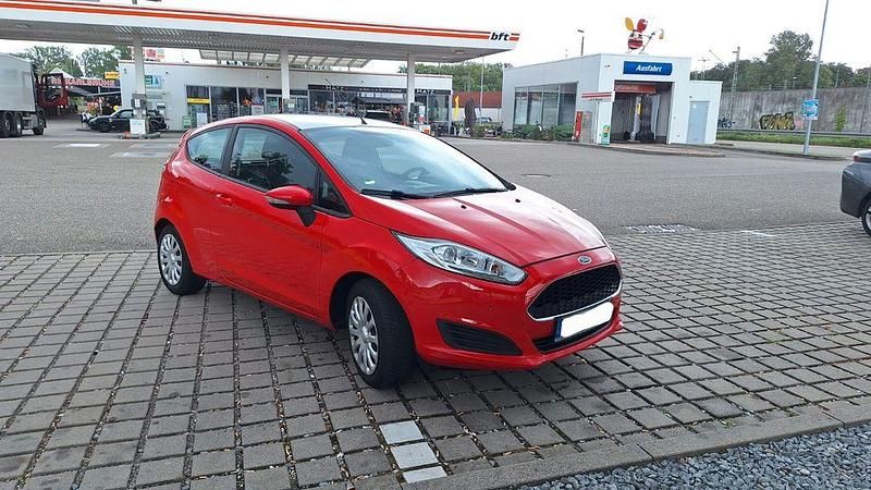 Gebraucht Ford Fiesta 80 PS (58 kW) 2016 Rot Kleinwagen