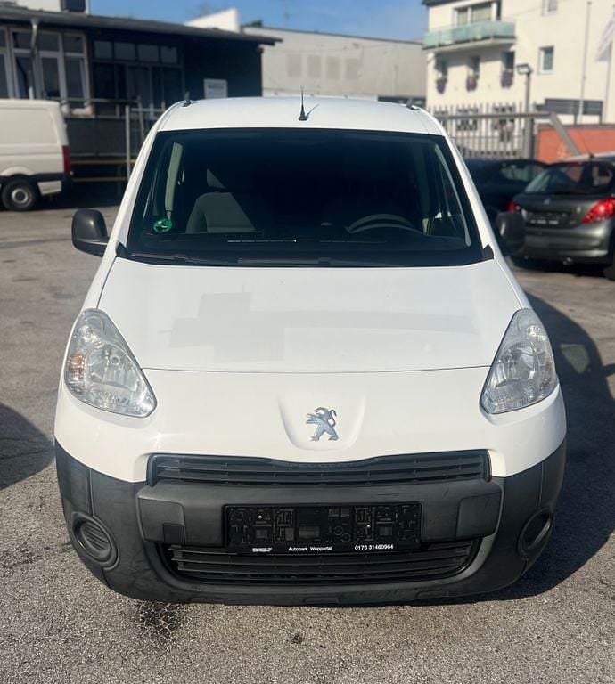 Weiß Gebraucht 2014 Peugeot Partner Avantage Van / Kleinbus | 5.299 € (Etwas zu teuer) - Bild 1/4