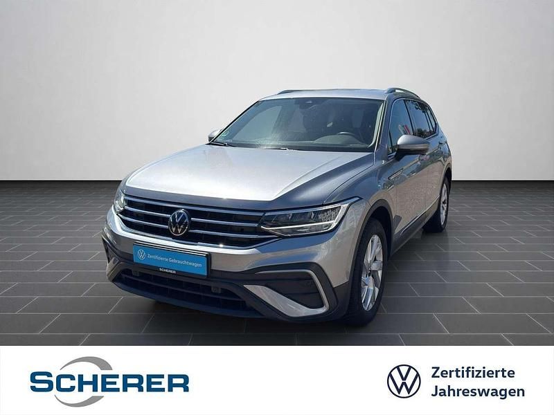 Pyritsilber metallic (metallic) Gebraucht 2024 VW Tiguan Allspace Life SUV | 31.700 € (Superpreis) - Bild 1/1