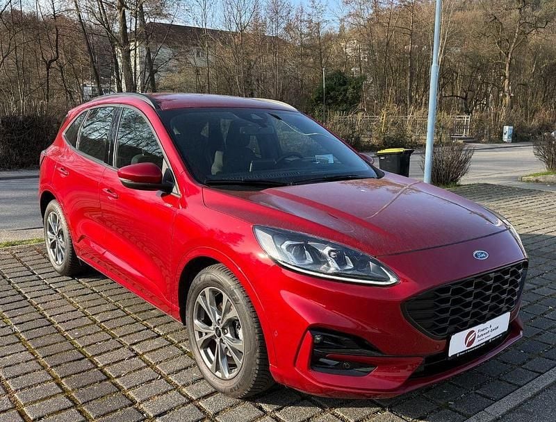 Używany Ford Kuga ST-Line 120 KM (88 kW) 2024 Czerwony SUV