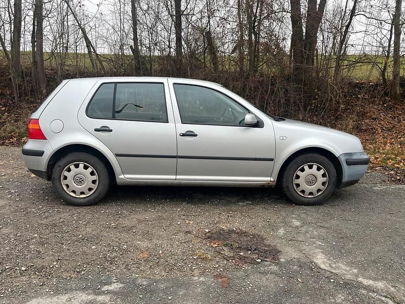 Gebraucht VW Golf IV 75 PS (55 kW) 2001 Silber Kleinwagen