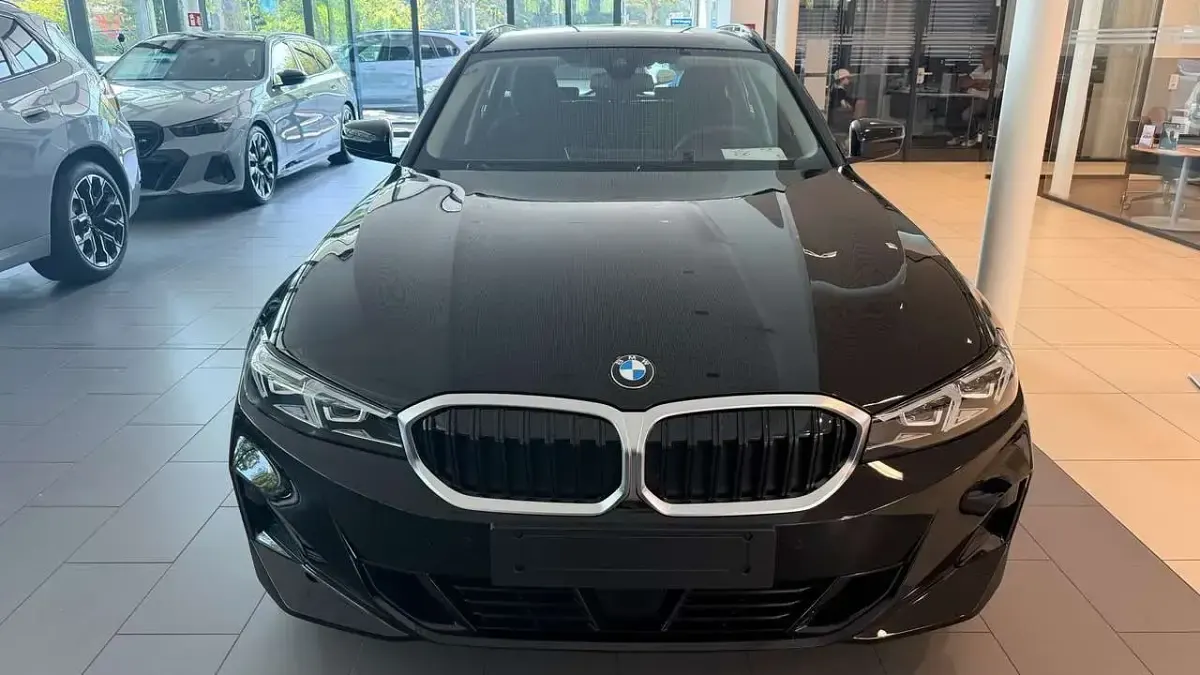Neu BMW 318 156 PS (114 kW) 2026 Schwarz Limousine