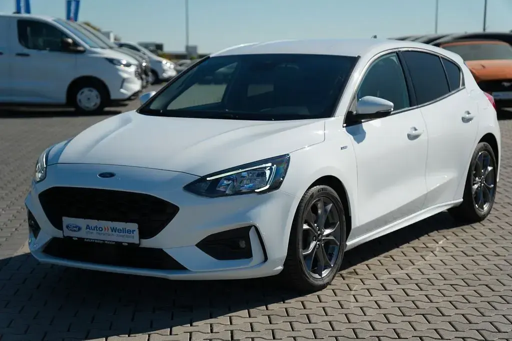 Gebraucht Ford Focus ST-Line 125 PS (91 kW) 2022 Frozen white Limousine