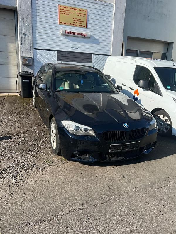 Schwarz Gebraucht 2011 BMW 520 M Sport Kombi | 9.500 € (Fairer Preis) - Bild 1/2