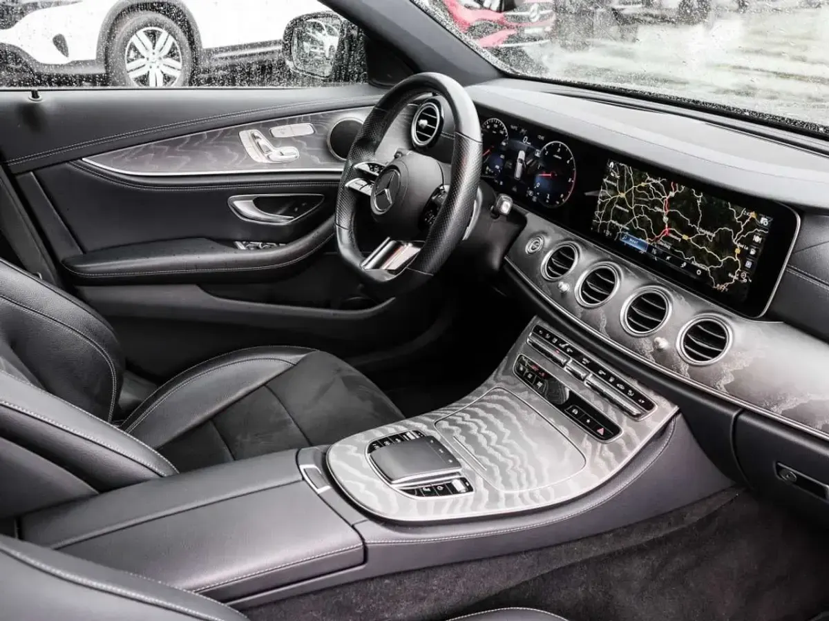 Gebraucht Mercedes E400 AMG 330 PS (242 kW) 2022 Schwarz metalliclack obsidians Kombi