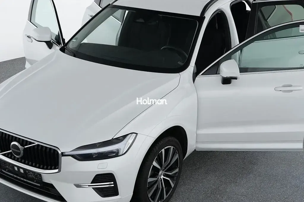 Używany Volvo XC60 Core 197 KM (144 kW) 2024 Biały SUV