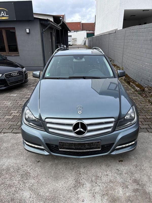 Gebraucht Mercedes C180 156 PS (114 kW) 2011 Grau Kombi