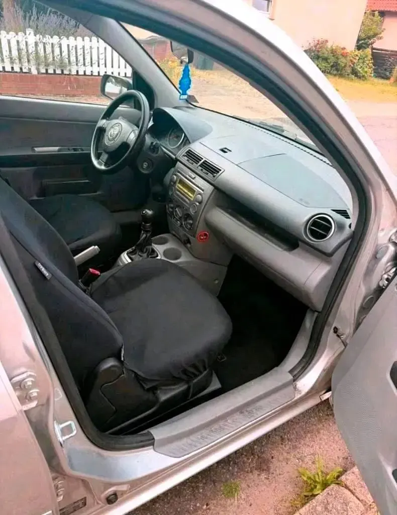 Gebraucht Mazda 2 75 PS (55 kW) 2003 Silber Kleinwagen