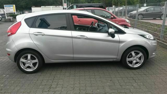 Gebraucht Ford Fiesta Trend 112 PS (82 kW) 2011 Silber metallic Kleinwagen
