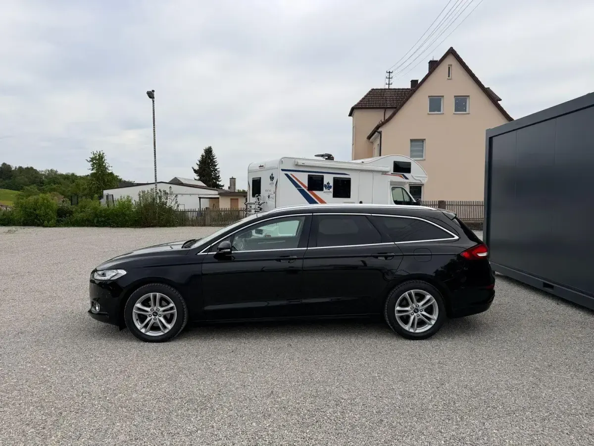 Gebraucht Ford Mondeo Titanium 165 PS (121 kW) 2019 Schwarz Kombi