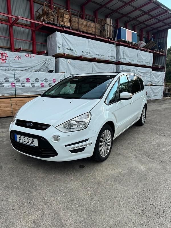 Weiß Gebraucht 2014 Ford S-MAX S Van / Kleinbus | 8.200 € (Superpreis) - Bild 1/4