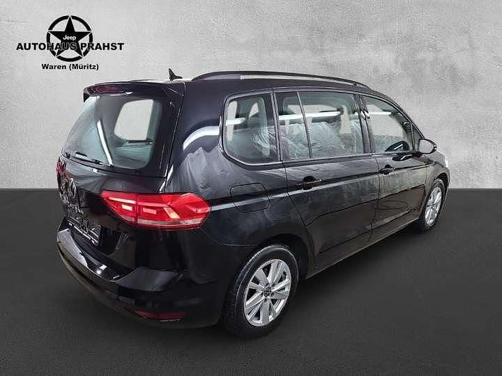 Używany VW Touran 150 KM (110 kW) 2022 Czarny Minivan