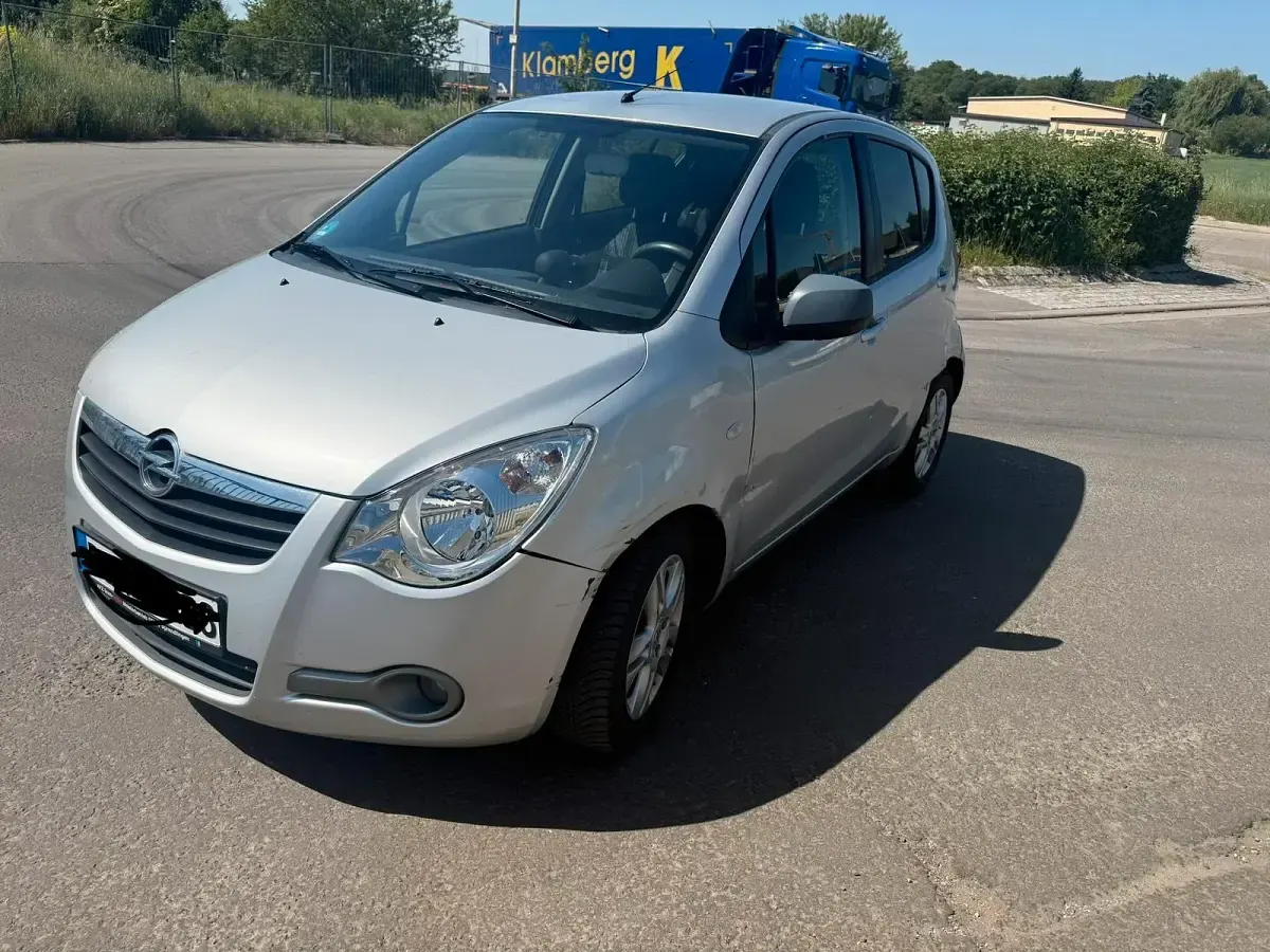 Gebraucht Opel Agila 69 PS (50 kW) 2011 Silber Kleinwagen