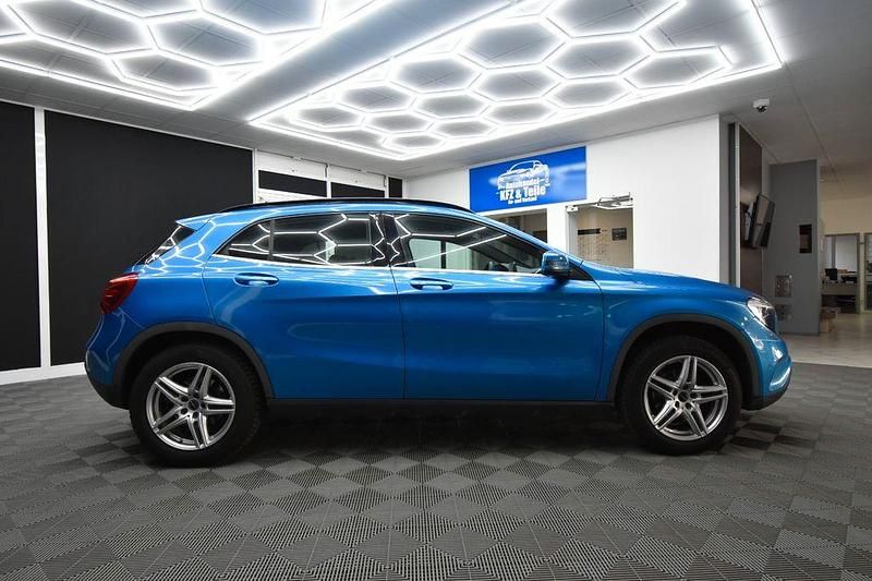 Gebraucht Mercedes GLA180 109 PS (80 kW) 2016 Blau SUV