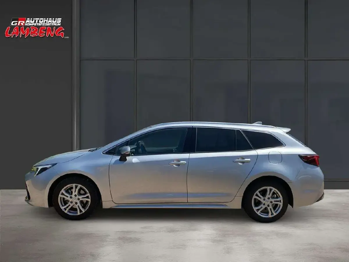 Gebraucht Toyota Corolla Hybrid Team 140 PS (102 kW) 2024 Silver metallic Kombi