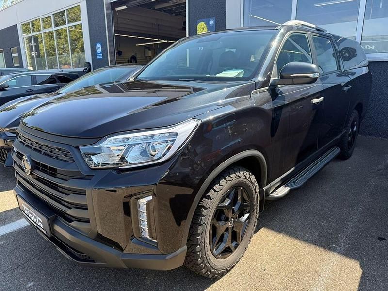Space black Gebraucht 2023 Ssangyong Musso SUV | 35.990 € - Bild 1/4