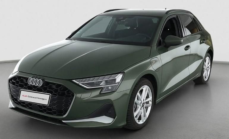 Second-hand Audi A3 Ambiente 204 CP (150 kW) 2025 Verde Berlinǎ