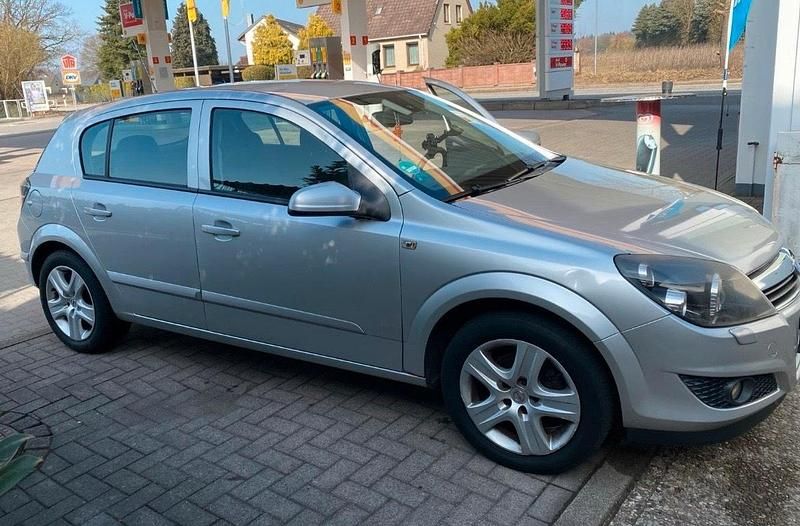 Gebraucht Opel Astra 90 PS (66 kW) 2008 Limousine