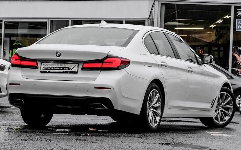 Gebraucht BMW 530 Sport Line 286 PS (210 kW) 2022 Weiß Limousine