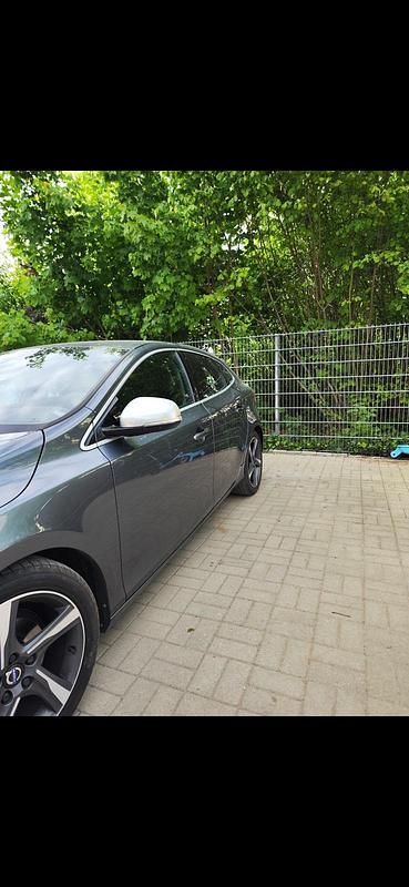 Gebraucht Volvo V40 R-Design 114 PS (83 kW) 2013 Grau Limousine