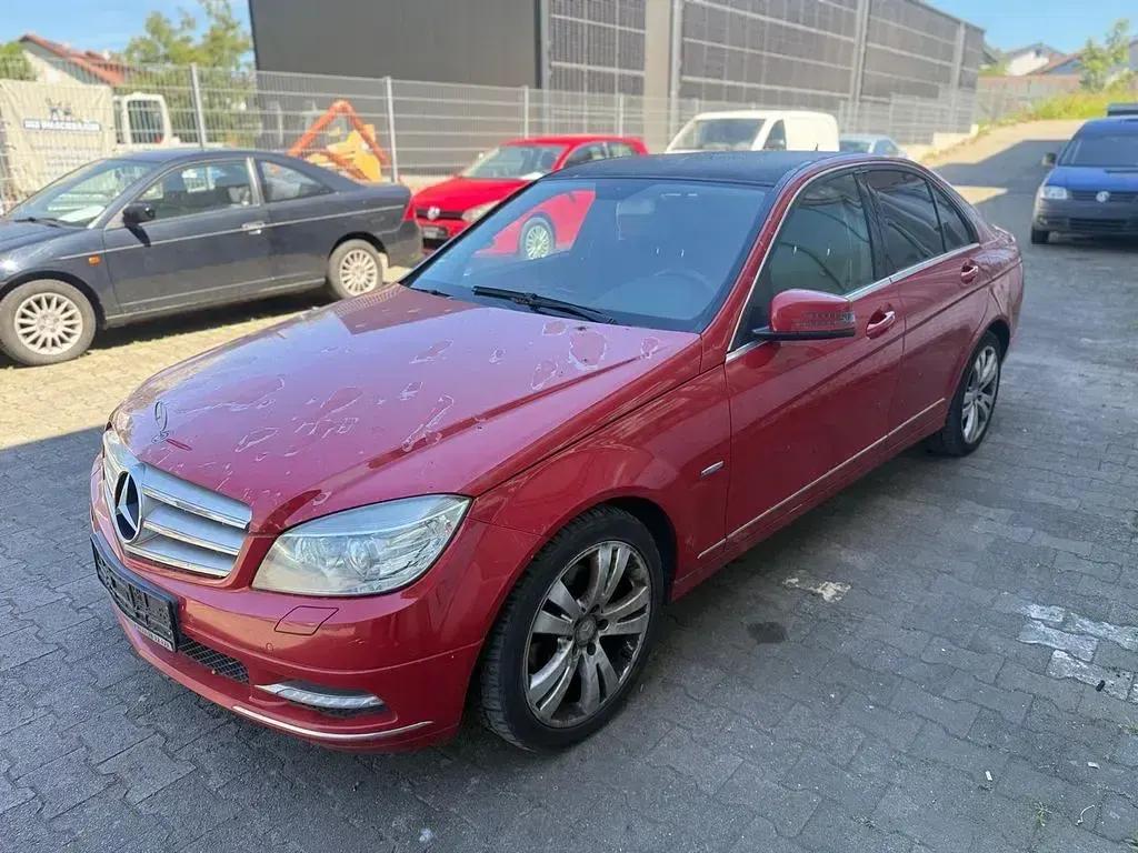 Gebraucht Mercedes C200 136 PS (100 kW) 2010 Rot Limousine