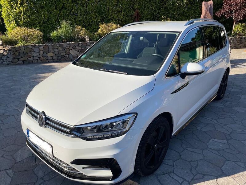 Weiß Gebraucht 2018 VW Touran Highline Van / Kleinbus | 18.900 € (Superpreis) - Bild 1/4