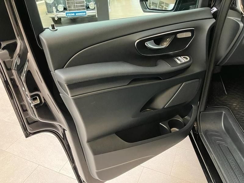 Gebraucht Mercedes EQV300 150 kW (204 PS) 2024 Obsidianschwarz metallic Van / Kleinbus