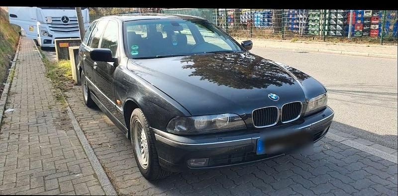 Gebraucht BMW 520 150 PS (110 kW) 2000 Schwarz Kombi