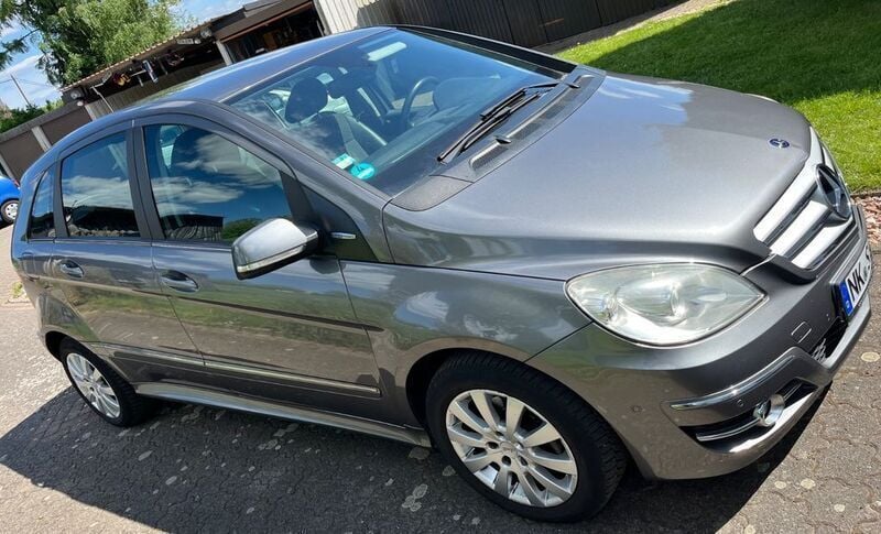 Grau Gebraucht 2009 Mercedes B160 Van / Kleinbus | 4.500 € (Guter Preis) - Bild 1/4