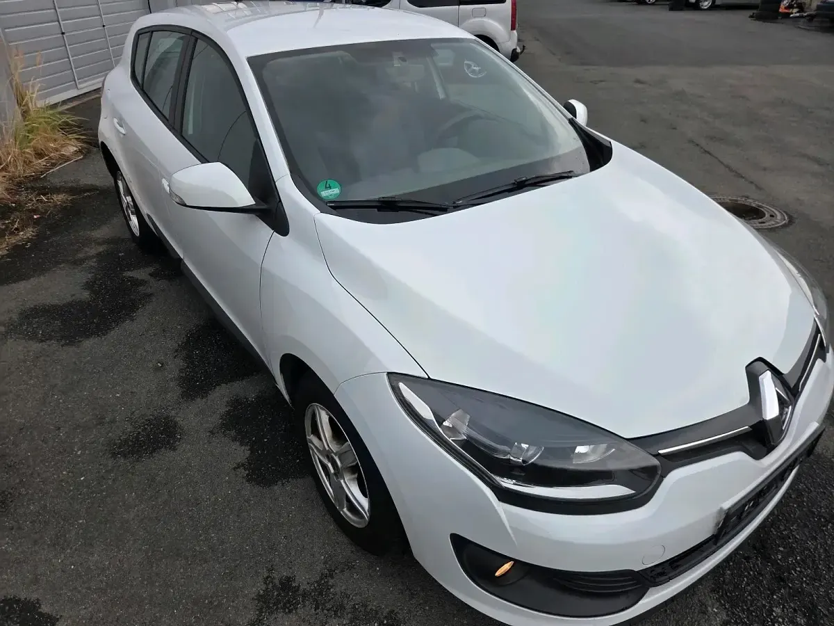 Gebraucht Renault Mégane III Authentique 110 PS (80 kW) 2015 Weiß Limousine