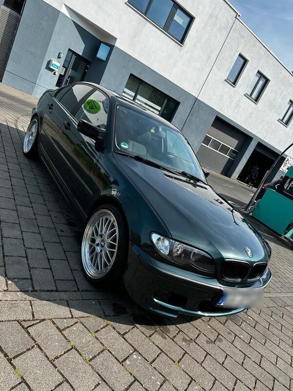 Grün Gebraucht 2004 BMW 318 Limousine | 3.400 € (Etwas zu teuer) - Bild 1/4