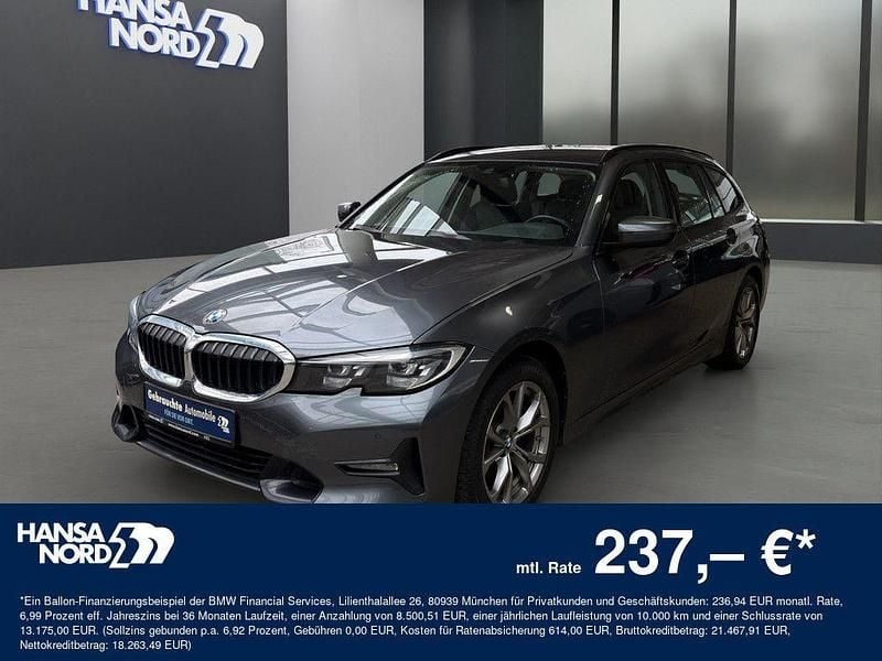 Grau / mineralgrau (metallic) Gebraucht 2022 BMW 320 Sport Line Kombi | 26.149 € (Guter Preis) - Bild 1/4