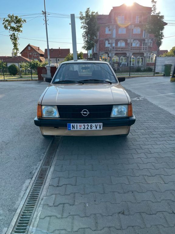 Gold Gebraucht 1983 Opel Kadett | 3.800 € - Bild 1/4