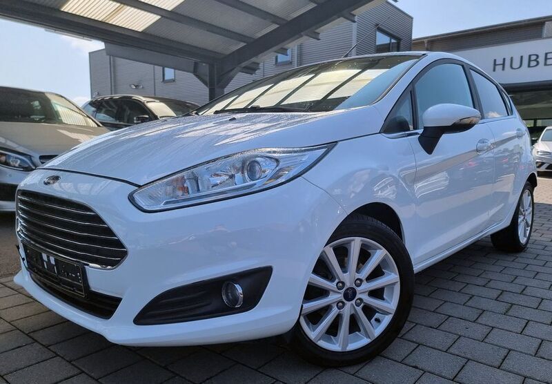 Weiß Gebraucht 2016 Ford Fiesta Titanium Kleinwagen | 6.900 € (Guter Preis) - Bild 1/4