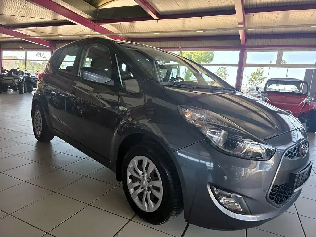 Gebraucht Hyundai ix20 Classic 90 PS (66 kW) 2016 Grau Kleinwagen