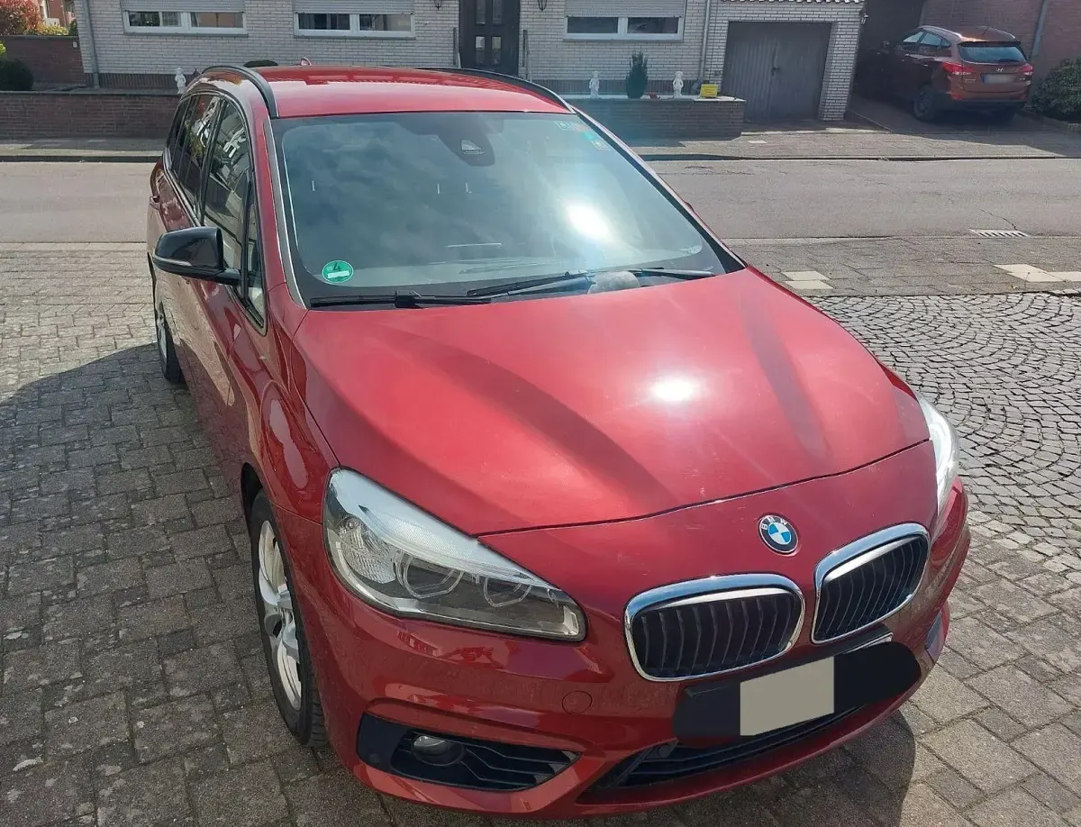 Gebraucht BMW 218 Gran Tourer Sport Line 150 PS (110 kW) 2015 Rot Van / Kleinbus
