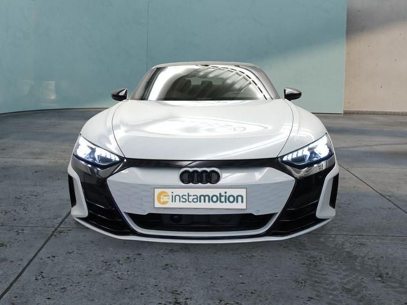 Grau Gebraucht 2024 Audi e-tron GT quattro Limousine | 86.349 € (Teuer) - Bild 1/4