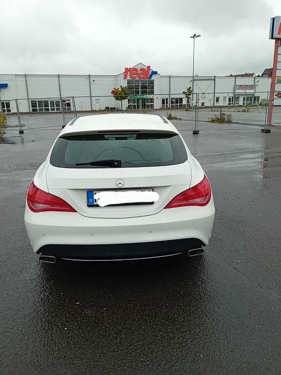 Gebraucht Mercedes CLA180 Shooting Brake 122 PS (89 kW) 2016 Weiß Kombi