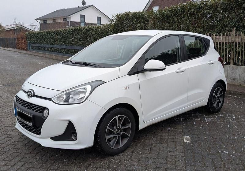 Weiß Gebraucht 2017 Hyundai i10 YES! Kleinwagen | 4.550 € (Fairer Preis) - Bild 1/4