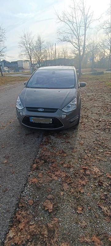 Braun Gebraucht 2013 Ford S-MAX S Van / Kleinbus | 7.500 € (Etwas zu teuer) - Bild 1/4