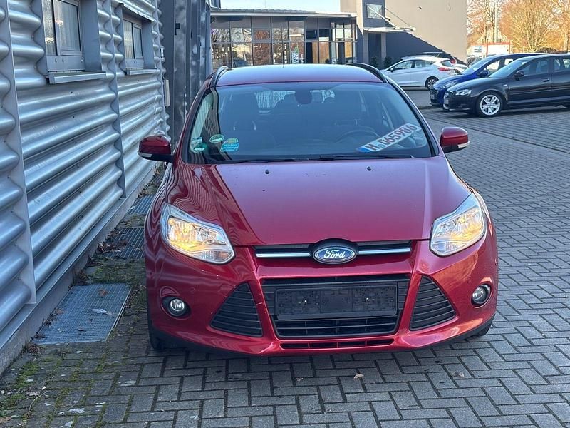 Gebraucht Ford Focus Titanium 150 PS (110 kW) 2013 Rot Kombi