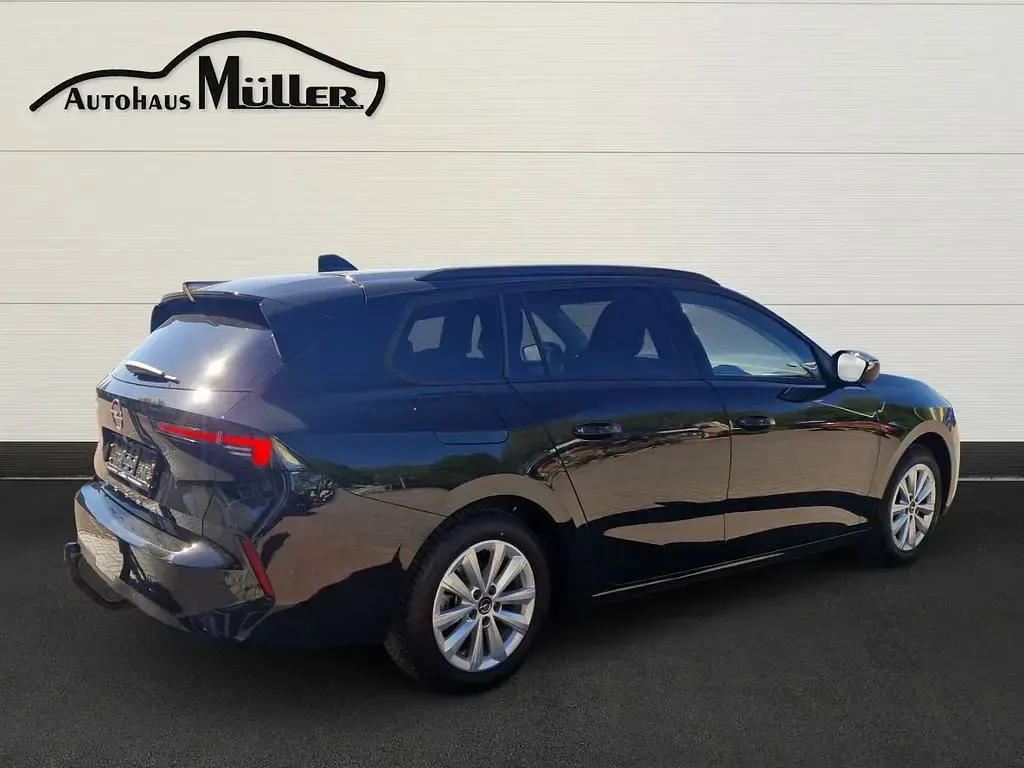 Gebraucht Opel Astra Enjoy 110 PS (80 kW) 2024 Lackierung schwarz perla nera/ Kleinwagen